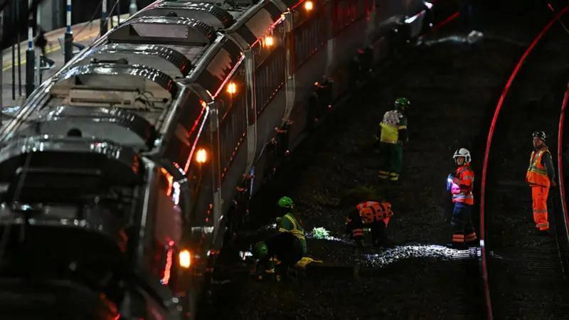 英国一火车发生持刀行凶事件，已有2人被捕