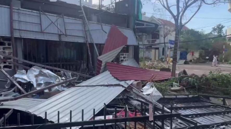 越南近期洪水与山体滑坡已致90人死亡