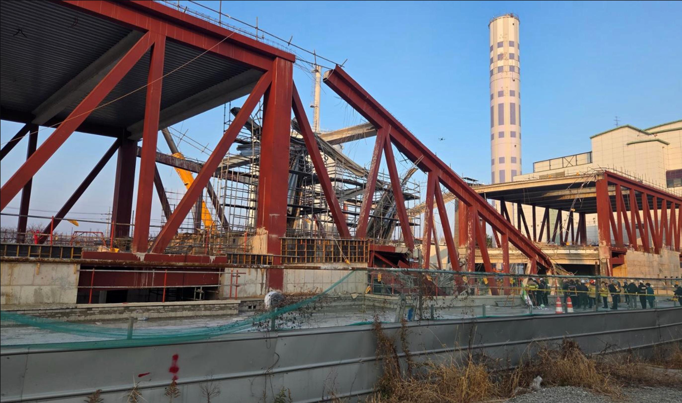 韩国光州一图书馆施工现场发生坍塌 已致1人死亡