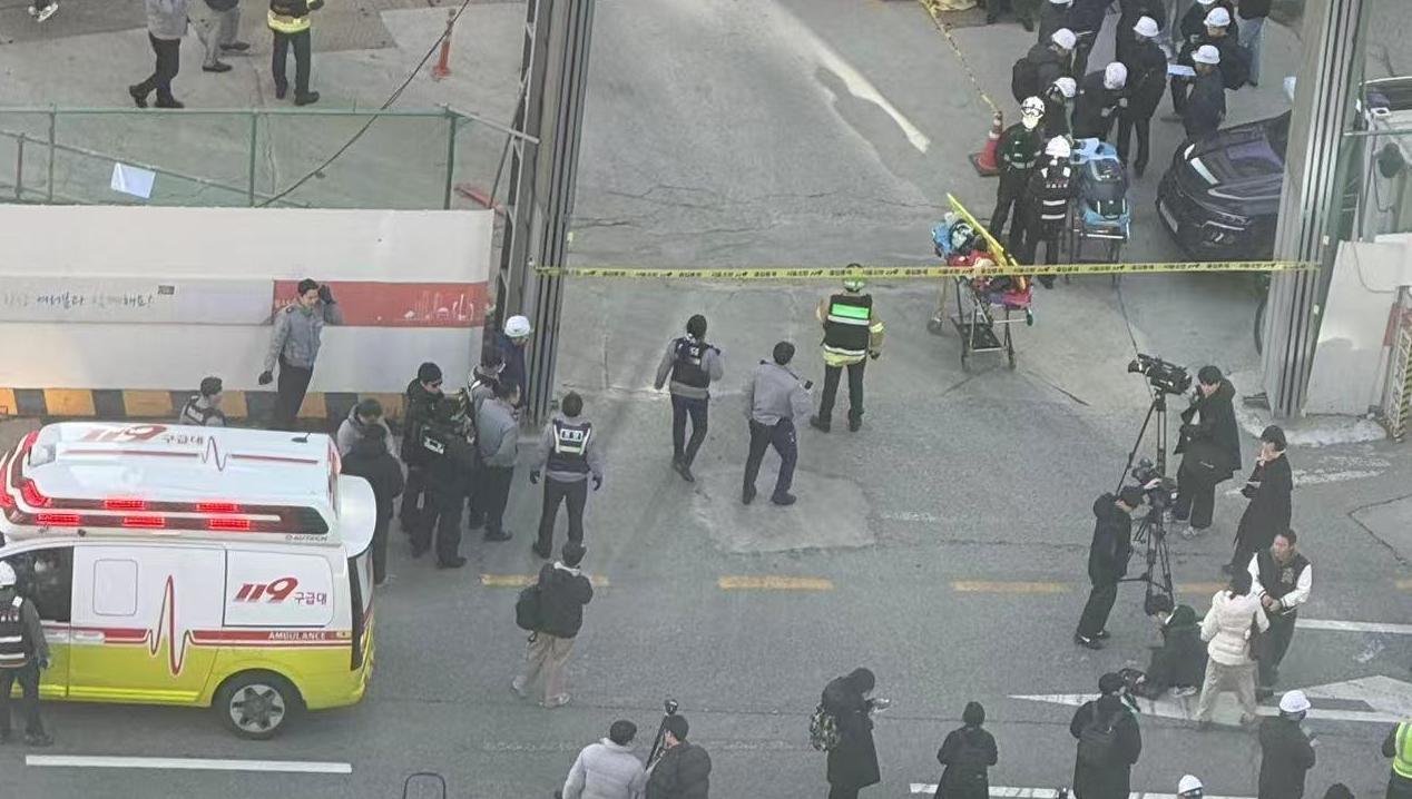 首尔地铁施工现场钢筋倒塌7名被埋人员已全部救出