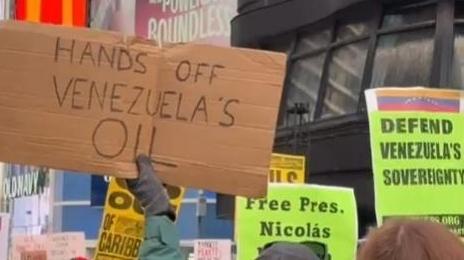 抗议委内瑞拉总统马杜罗被捕 美国多地爆发反战示威