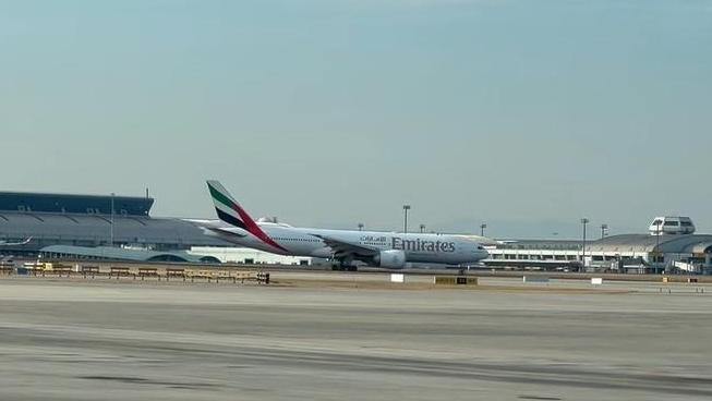 爱尔兰总理马丁抵达北京 开启5天访华行程