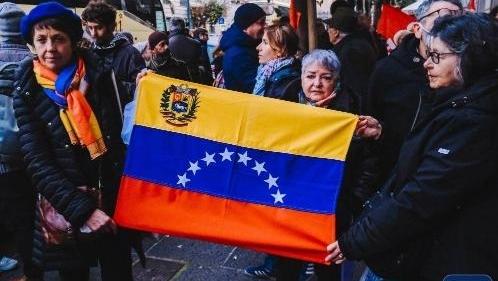 反对美军事侵略委内瑞拉 全球多地举行抗议示威