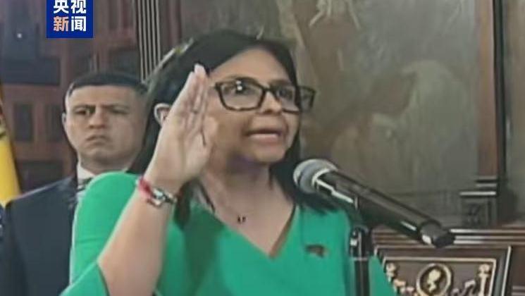 委内瑞拉副总统罗德里格斯宣誓就任代总统