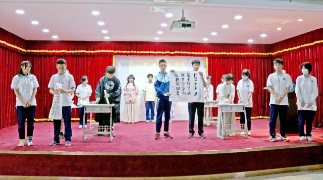 广州轻校开展合唱诵读比赛暨社团风采展示活动