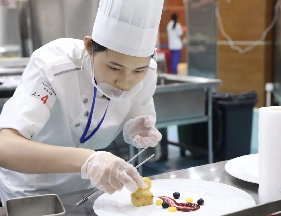 广州旅商获省赛“烹饪（西餐）”赛项金牌