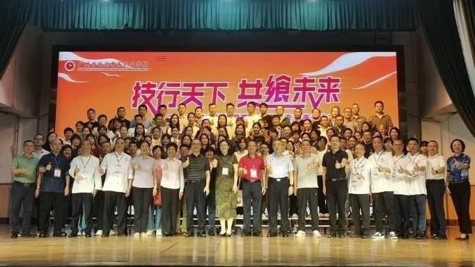 20年品牌亲子烹饪赛再燃，广州旅游商务职校学子大显身手！