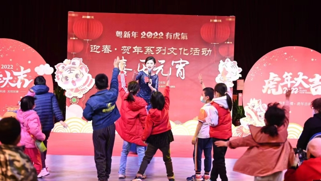 听音乐、猜灯谜、玩游戏……文化馆里喜乐闹元宵！