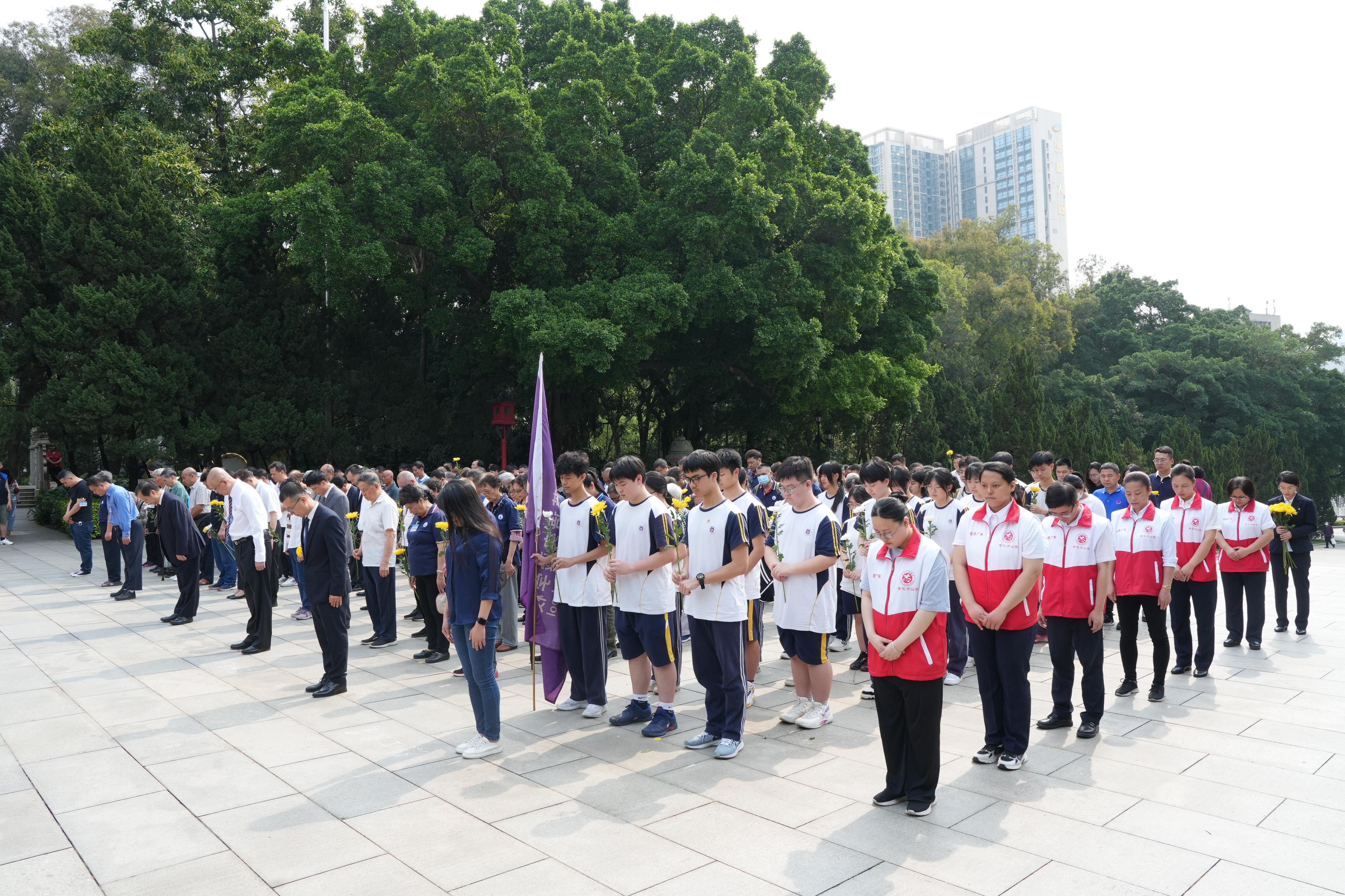 广州黄花岗公园举办纪念黄花岗七十二烈士殉难113周年活动