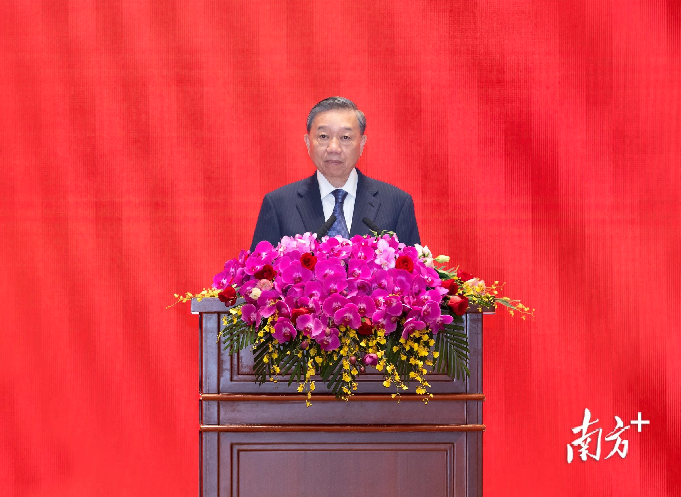 △8月18日，苏林在广州参加中国对越友好人士代表见面会。