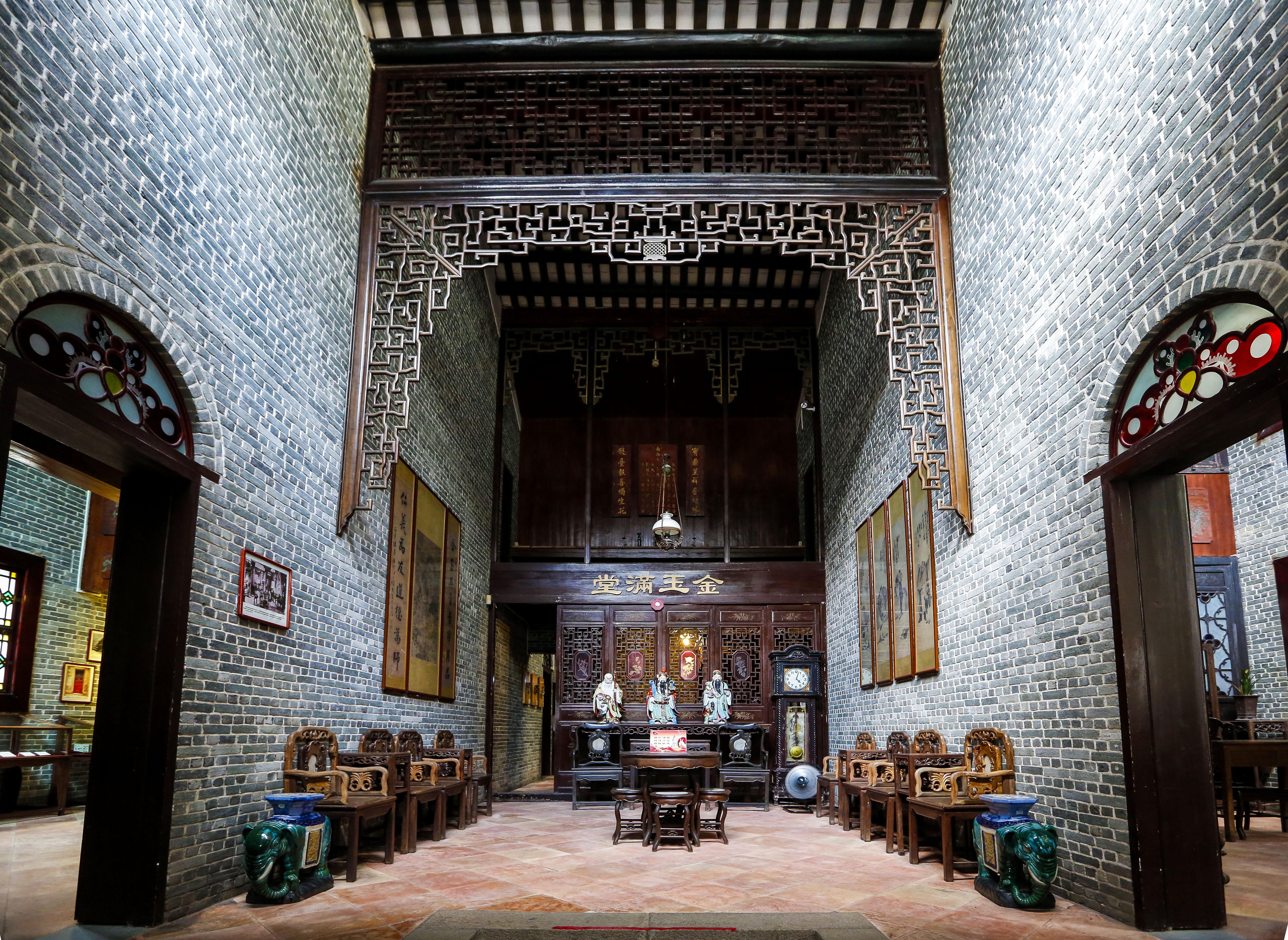 西关民俗馆复原的西关大屋里的正厅,正厅主要用于家庭聚会、拜祭祖先和接待重要宾客。