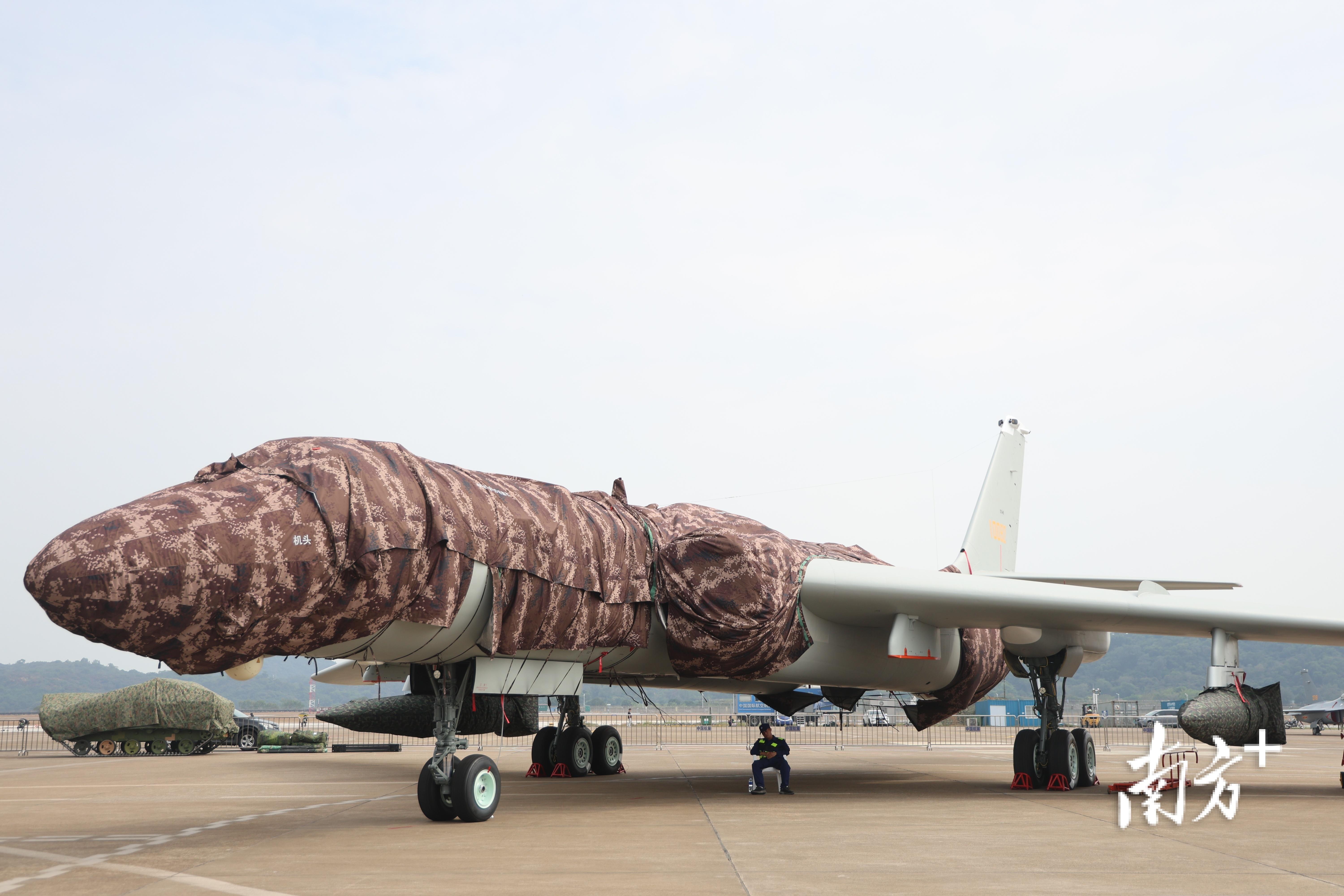 轰-6k将在本届航展上进行静态展示。 轰-6k将在本届航展上进行静态展示。