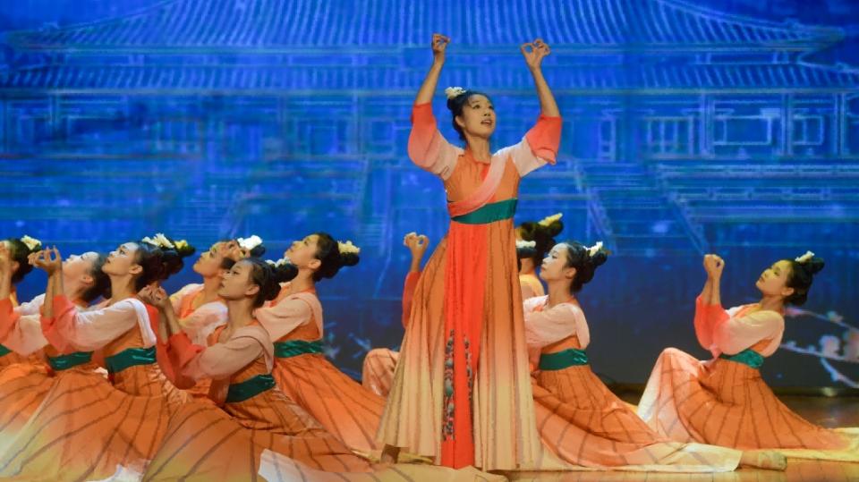 强国复兴有我！“赏粤韵·品国风”，荔湾年轻人用歌舞带领市民走近传统文化