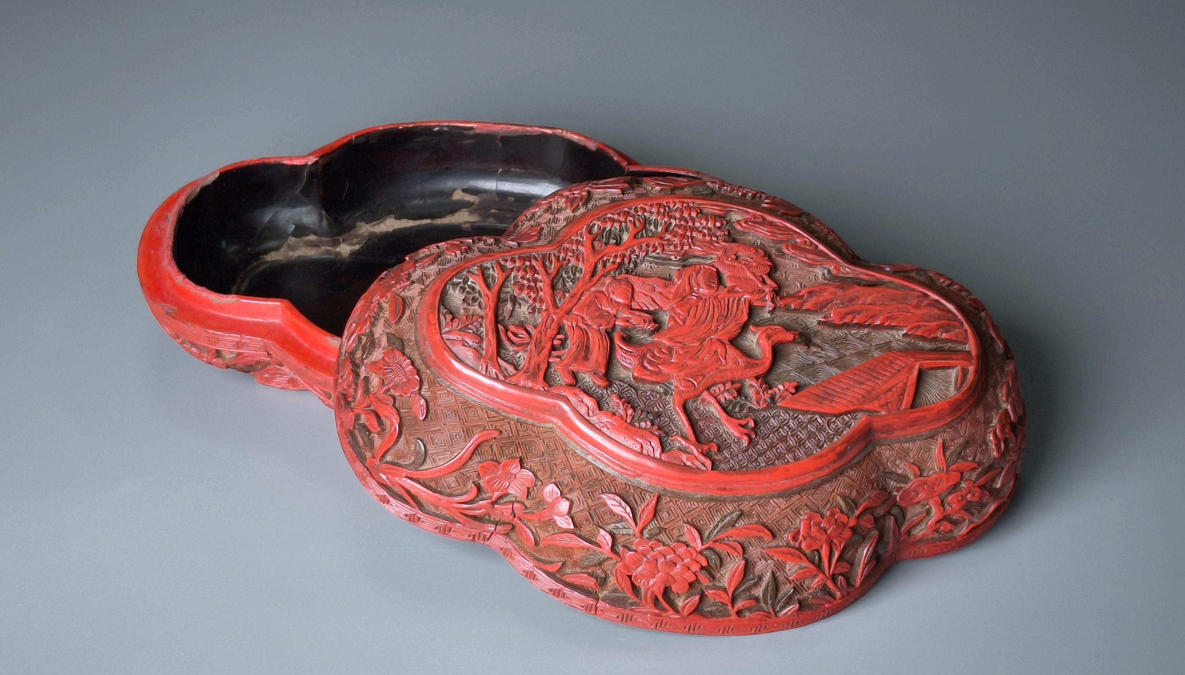 清 剔彩麻姑献寿图海棠盒