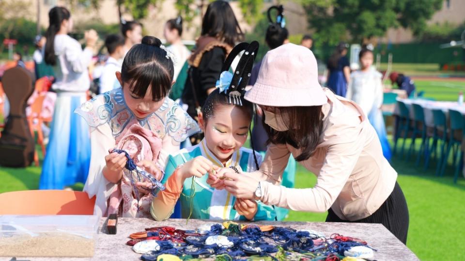 非遗铸魂润心 红棉绽放新篇