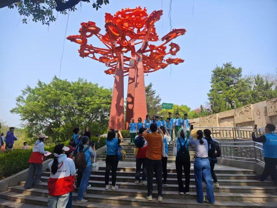 “体育运动+红色研学”，广州雕塑公园举办红色研学定向跑活动