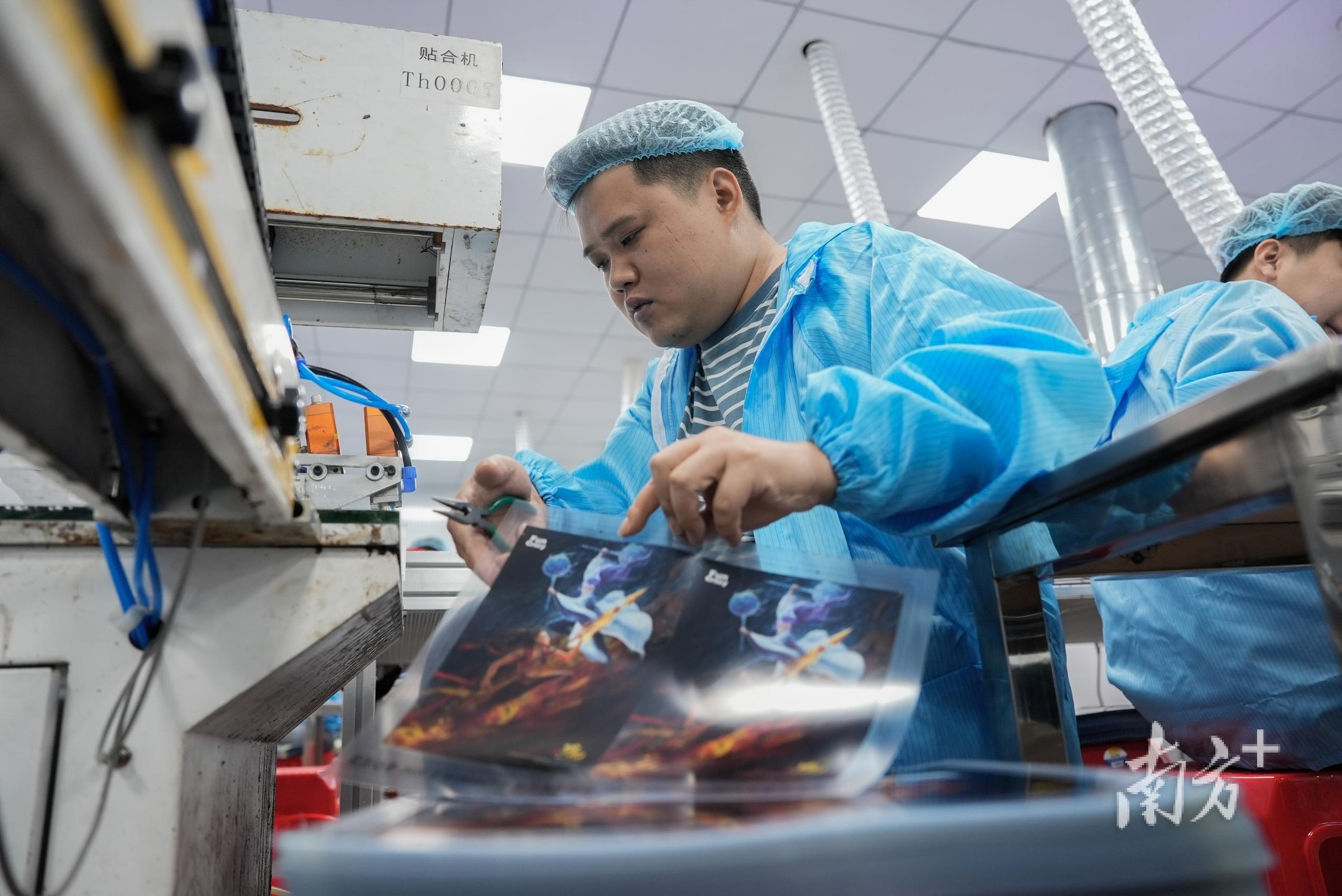 “潮玩之都”广东东莞因电影《哪吒2》的爆火而订单激增。南方日报记者 董天健 摄