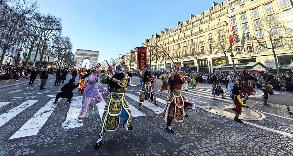 英歌舞法国街头表演 英歌舞法国街头表演