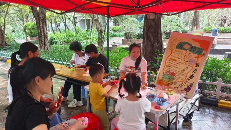 龙凤街富力社区开展“书香羊城”全民阅读系列活动