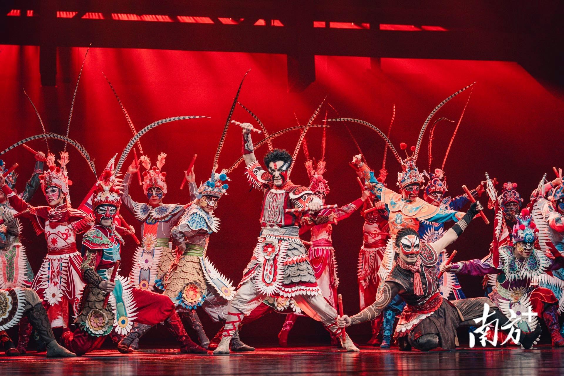 全国巡演中的舞剧《英歌》。