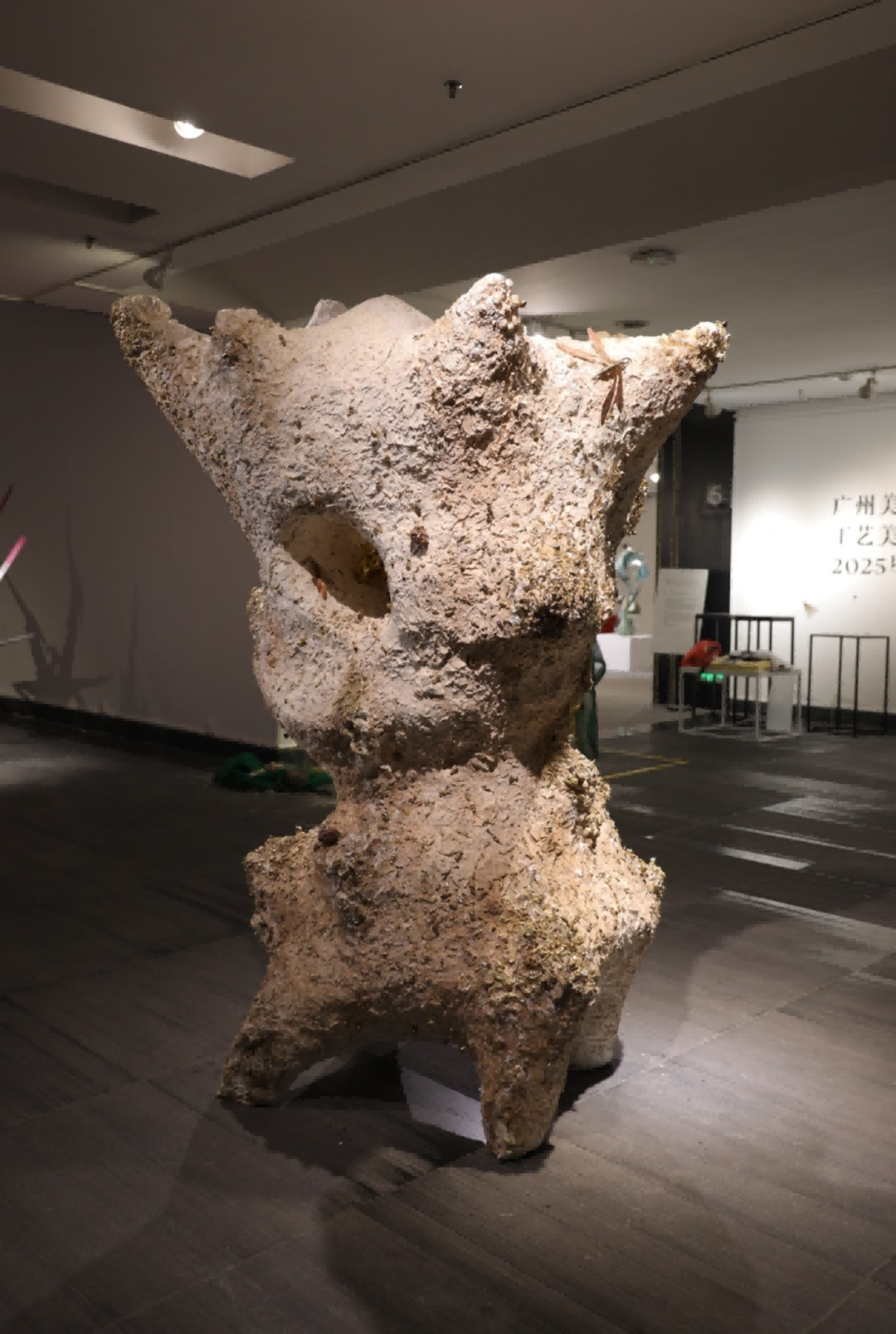 卫思彤《安安》(综合材料)