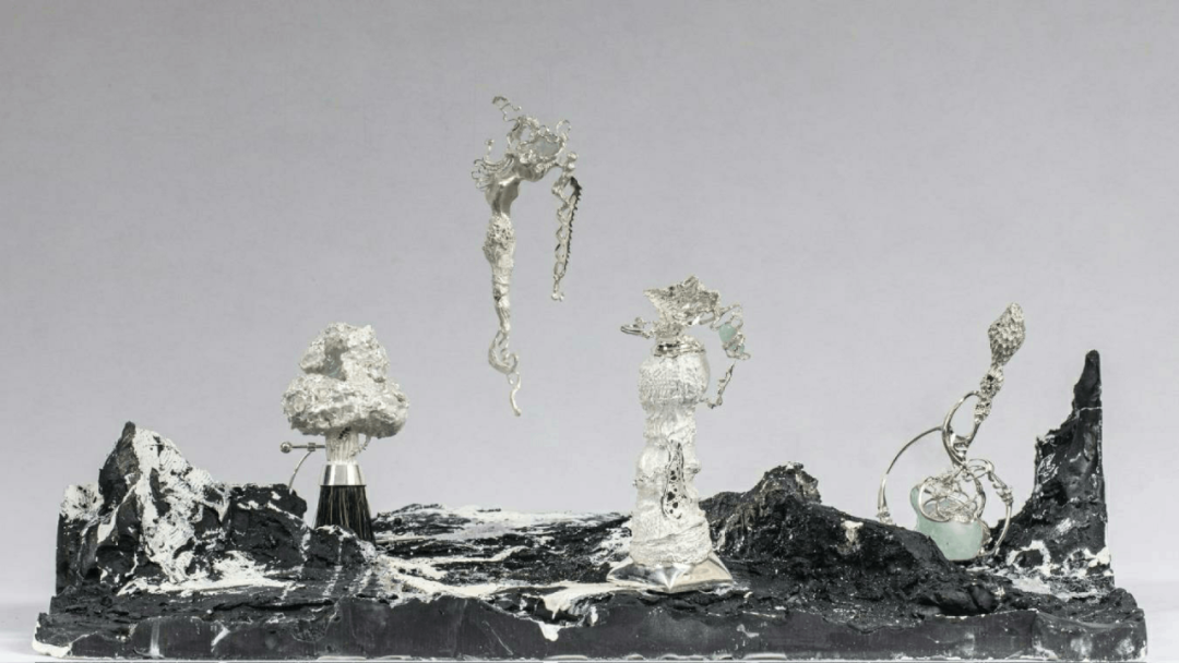 李卓琦《绘迹》(银、黄铜、天青冻)