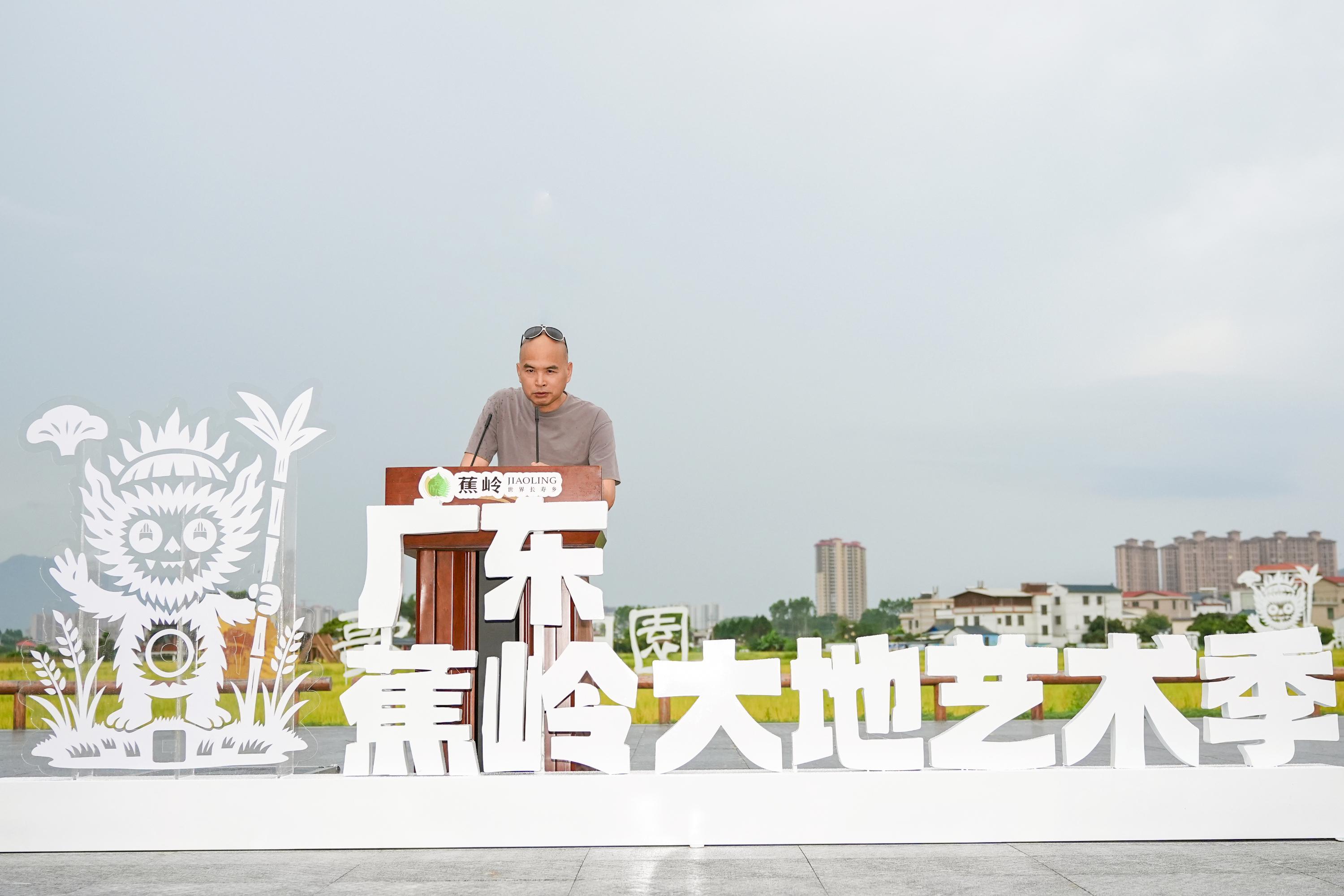 参展艺术家、广东蕉岭大地艺术季学术主持陈文令