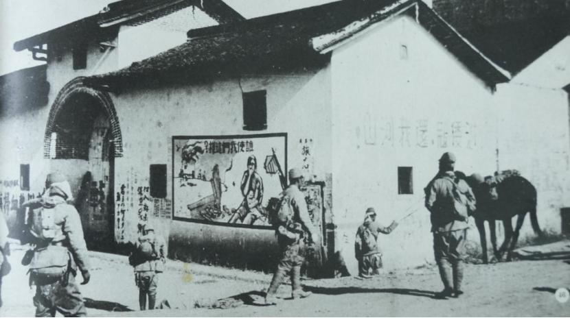 广东省清远市英德市青塘镇,日军拍摄到的抗战标语:“倭寇还我河山!”