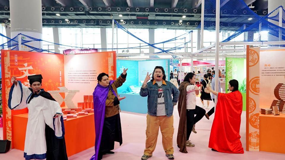 沉浸式互动话剧《五脉同堂》亮相南国书香节