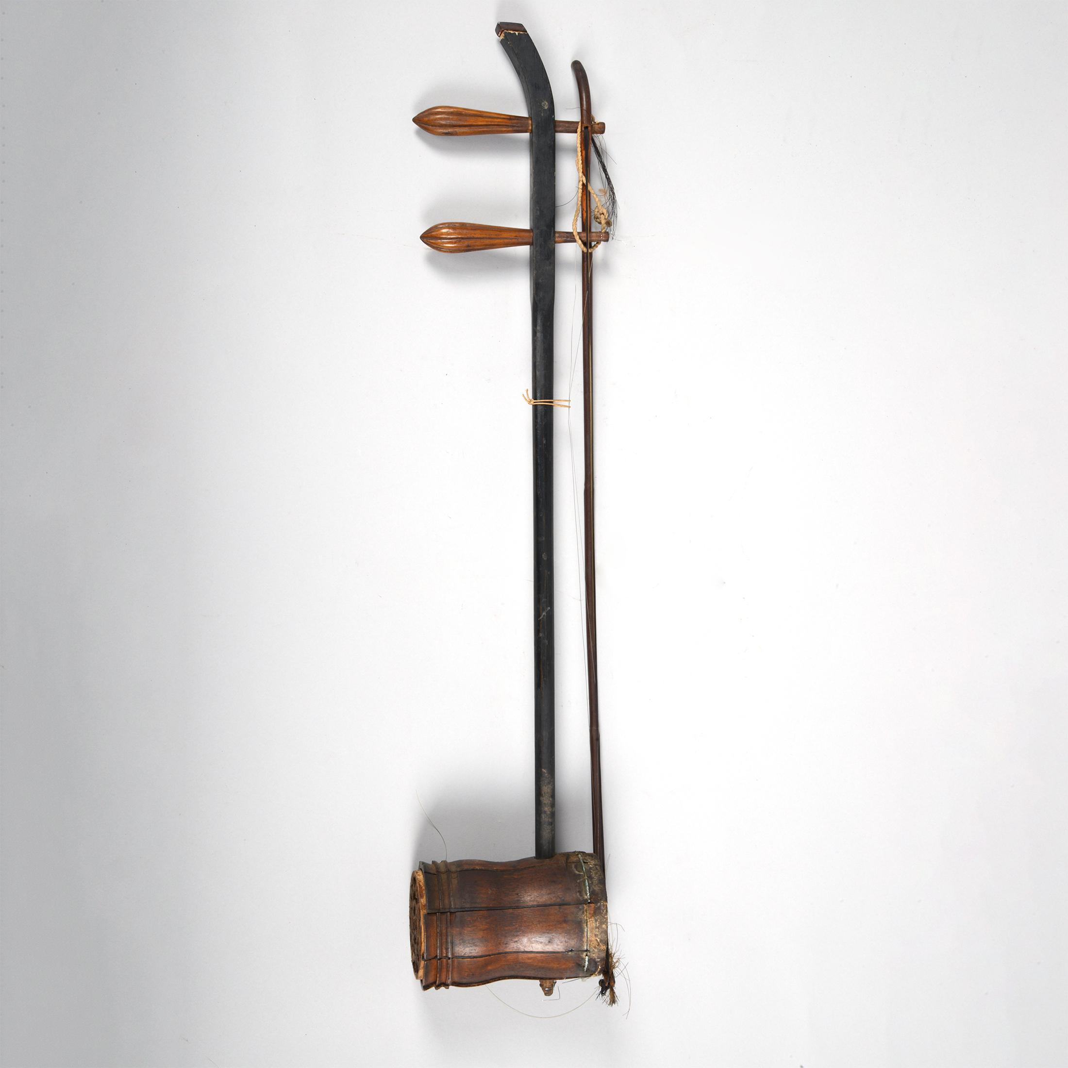 1.吕文成使用过的高胡