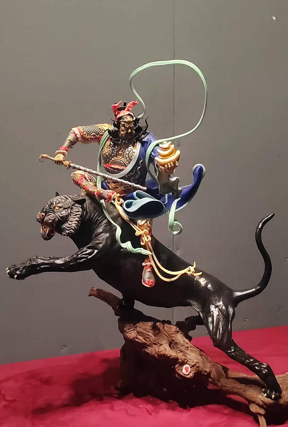 你能信？这个六旬老汉捏出的古早手办，居然这么潮！