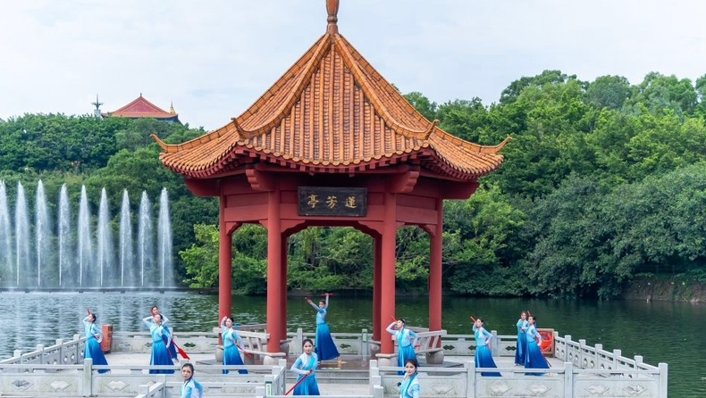 重阳节期间，广州莲花山旅游区周边道路将实施临时交通管制措施