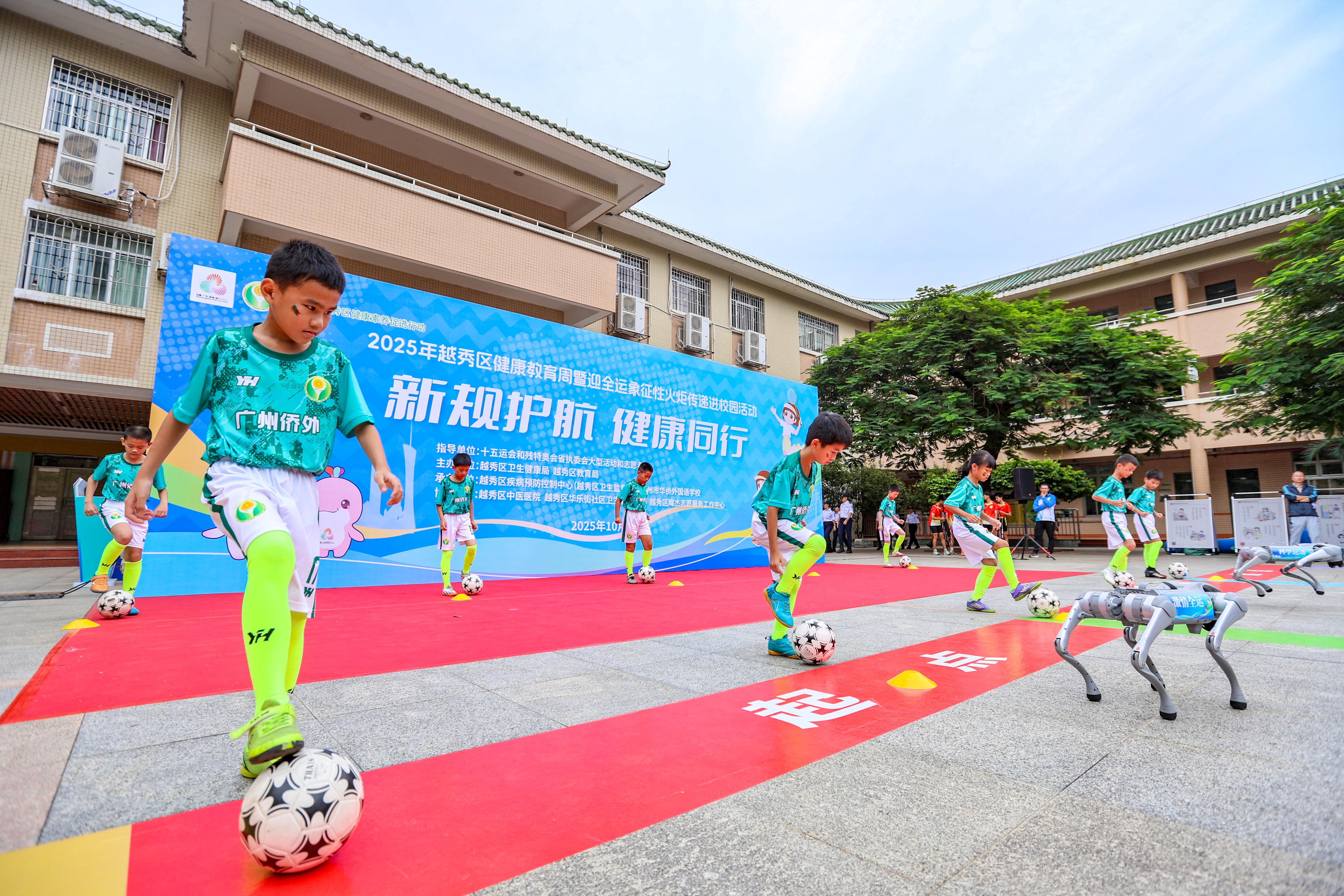 十五运火炬华侨外国语4