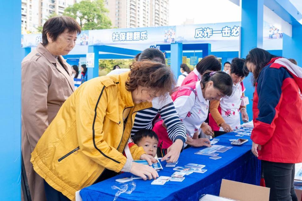 AI退休规划师、智慧社保机……广东社保持续智慧化