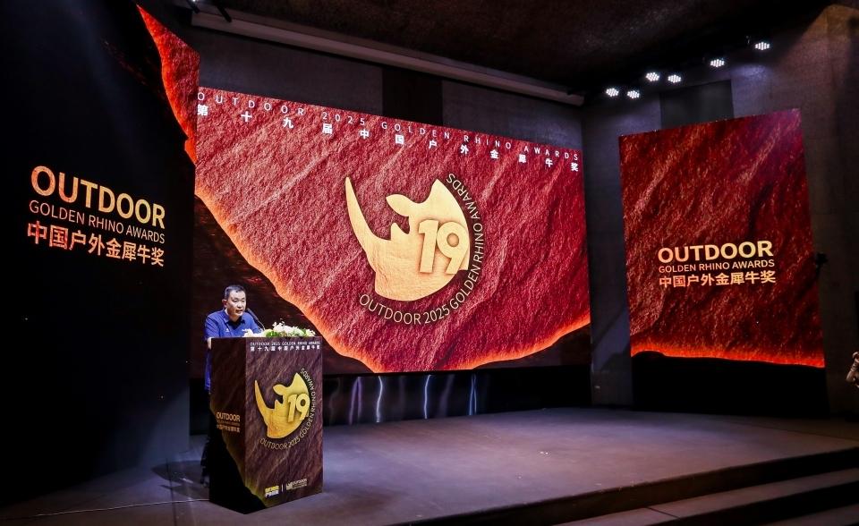 王石与百名珠峰登顶者共话8848米 金犀牛奖首度落地深圳