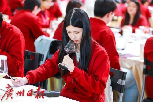 “一杯封神”！百名大学生评审齐聚华农品鉴葡萄酒的“中国味道”