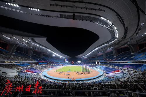 11月16日晚奥体决出多块田径赛事金牌