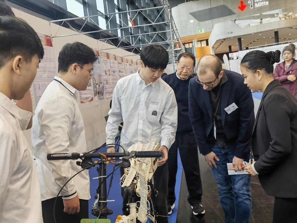 全场唯一“全满贯”！广州学子闪耀国际发明展