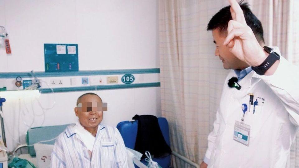 机器人导航精准脑内探查 助七旬老人揪出疾病“真凶”