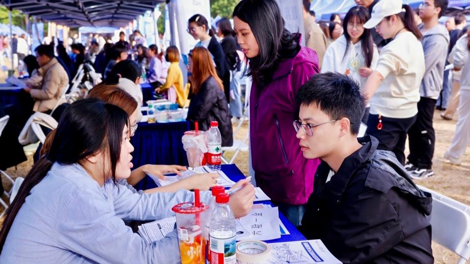 参会学生数近2万人次，“金秋启航”大湾区装备制造专场招聘会举行