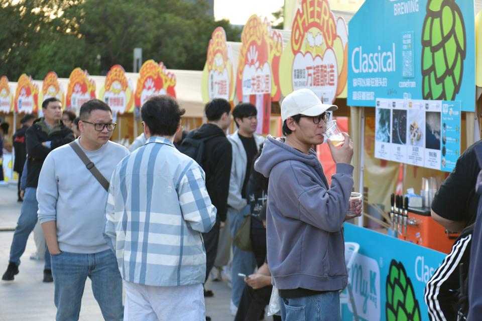 一条街的重生，广州开发区西区红酒文化街“醒”了 | 深度