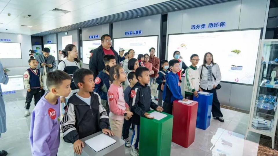 港湾街道：打造沉浸式垃圾分类亲子研学活动，共绘绿色低碳生活新图景