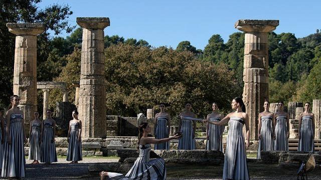 米兰冬奥会圣火在希腊古奥林匹亚成功点燃