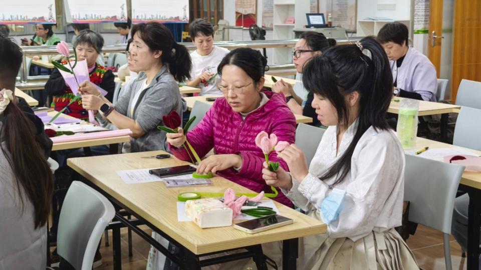 拓宽高质量就业渠道，越秀区人民街举办2025年技能培训进社区暨“零距离”专场招聘会