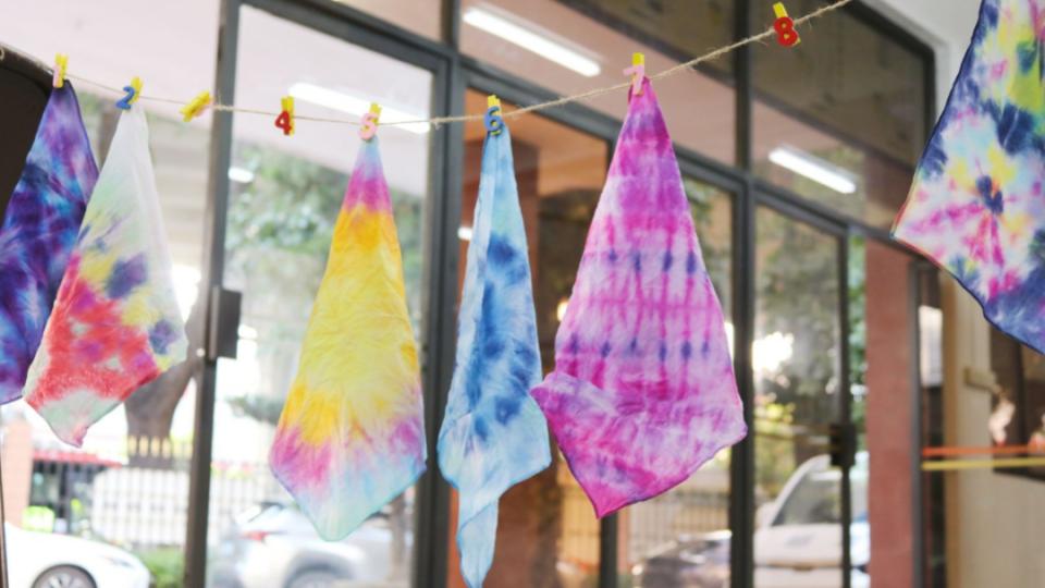 布里生“花”，“染”出风采！五凤经济联合社扎染活动点亮蓝白古韵与多彩时尚