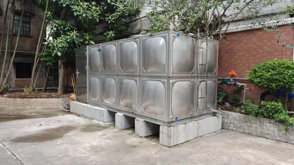 为民解忧获锦旗，海幢南村社区破解老旧宿舍供水难题