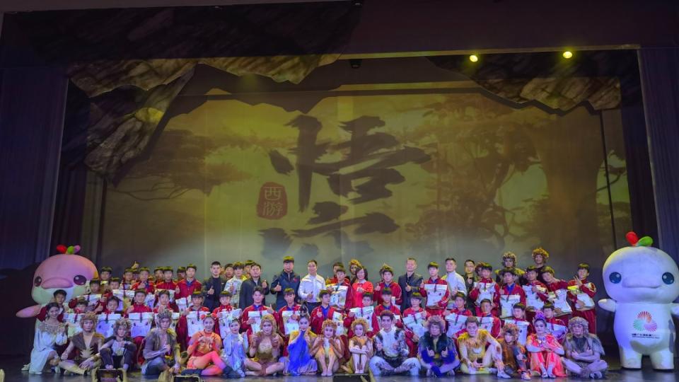 【视频】扮演“喜洋洋”“乐融融”的他们来探班“悟空”啦！