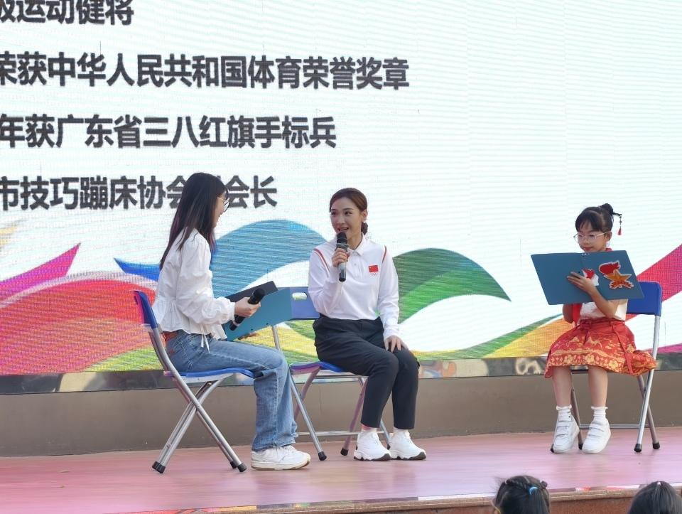 世界冠军与火炬“绽放”走进海珠区滨江东路小学！