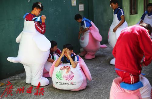 “喜洋洋”“乐融融”逛长隆，和妹猪贴贴啦