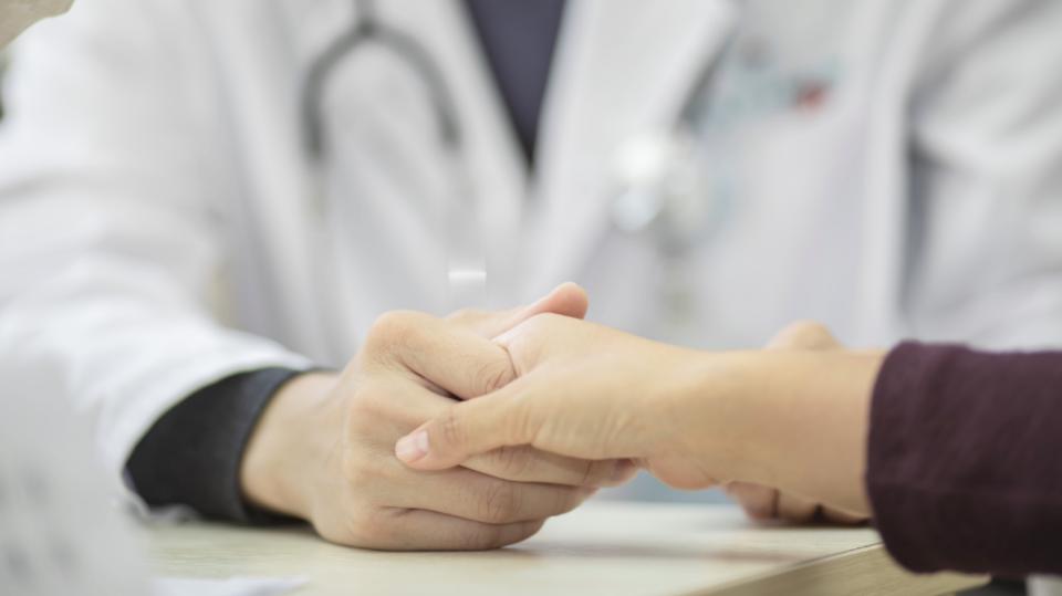 流感高峰将到，一老一少易感！别硬扛，黄金48小时用药是关键，这些重症信号要警惕！